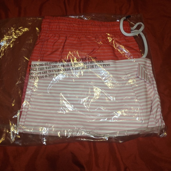 Crown & Ivy Printed Swimming Trunks with Pockets - Picture 4 of 4